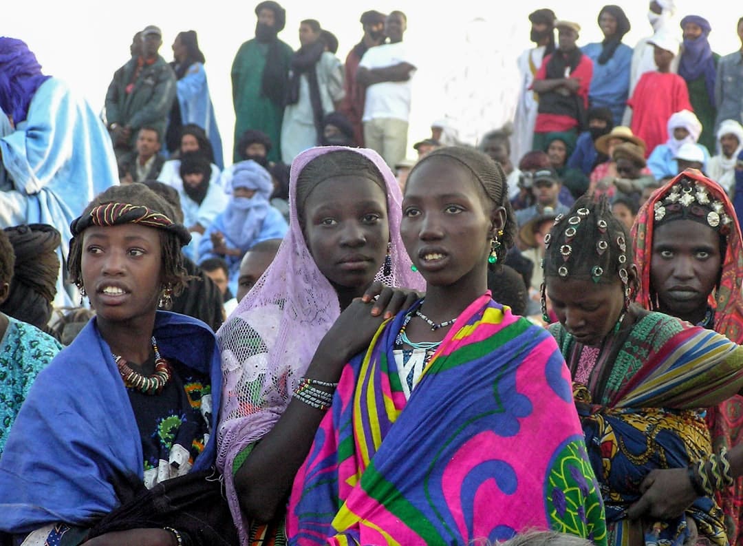 Discover Mali, a country rich in culture and history, famous for its breathtaking landscapes, vibrant traditions and unique architectural heritage. Explore the wonders of the country, from the city of Timbuktu to the beauty of the Niger River.