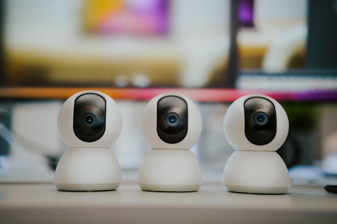 découvrez notre sélection de webcams haut de gamme pour des vidéos claires et des appels d'une qualité exceptionnelle. parfaites pour le télétravail, le streaming ou les conversations en ligne, nos webcams garantissent une expérience visuelle immersive.