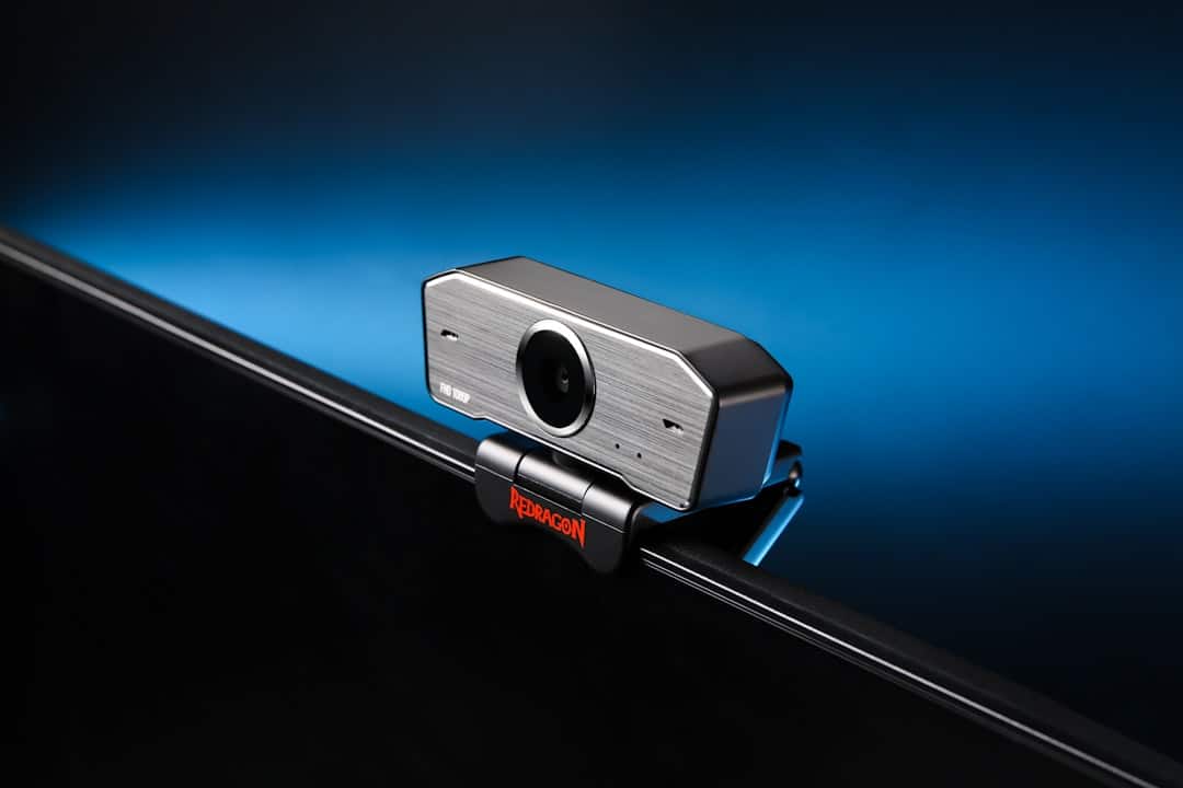 discover our selection of high-quality webcams, ideal for streaming, video conferencing and live shooting. enjoy a crisp image and ease of use to stay connected with loved ones or colleagues.