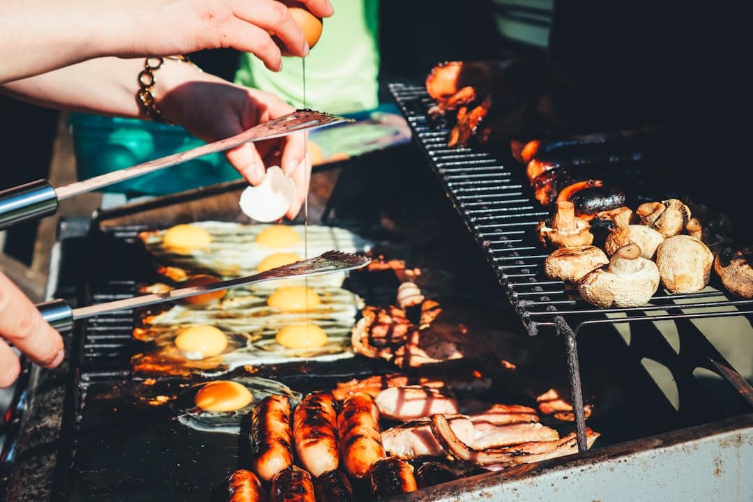 oplev weber-grillens verden, hvor kvalitet og ydeevne mødes til perfekte grill. udforsk vores udvalg af innovative modeller og nyd velsmagende opskrifter til at glæde dine gæster under dine næste udendørs festligheder.